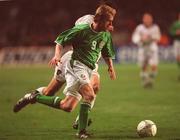 13 February 2002; Damien Duff of Republic of Ireland in action against Yuri Kovtun of Russia during the International Friendly match between Republic of Ireland and Russia at Lansdowne Road in Dublin. Photo by David Maher/Sportsfile