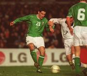 13 February 2002; Richard Sadlier of Republic of Ireland during the International Friendly match between Republic of Ireland and Russia at Lansdowne Road in Dublin. Photo by David Maher/Sportsfile