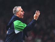 13 February 2002; Republic of Ireland manager Mick McCarthy shouts Instuctions to his players during the International Friendly match between Republic of Ireland and Russia at Lansdowne Road in Dublin. Photo by David Maher/Sportsfile