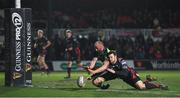 24 February 2017; Hayden Triggs of Leinster beats Adam Warren of Newport Gwent Dragons to score his side's sixth try during the Guinness PRO12 Round 16 match between Newport Gwent Dragons and Leinster at Rodney Parade in Newport, Wales. Photo by Stephen McCarthy/Sportsfile