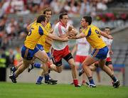 30 July 2011; Colm Cavanagh, Tyrone, in action against David Keenan, left, and Karol Mannion, Roscommon. GAA Football All-Ireland Senior Championship Qualifier, Round 4, Roscommon v Tyrone, Croke Park, Dublin. Picture credit: Ray McManus / SPORTSFILE