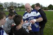 28 February 2002; Keith Wood signs autographs for young fans after Ireland Rugby Squad Training at Dr Hickey Park in Greystones, Wicklow. Photo by Matt Browne/Sportsfile