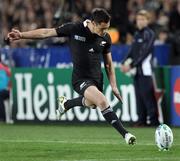 24 Sepember 2011; Dan Carter, New Zealand, in action against France. 2011 Rugby World Cup, Pool A, New Zealand v France, Eden Park, Auckland, New Zealand. Picture credit: David Rowland / SPORTSFILE