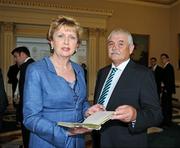 27 September 2011; Dublin County Board Chairman Andy Kettle makes a presentation to President Mary McAleese during the All-Ireland Football Champions visit to Áras an Uachtaráin, Phoenix Park, Dublin. Picture credit: Ray McManus / SPORTSFILE