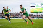 15 April 2017; Danie Poolman of Connacht on his way to scoring his side's first try during the Guinness PRO12 Round 20 match between Connacht and Leinster at the Sportsground in Galway. Photo by Seb Daly/Sportsfile