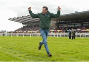 17 April 2017; Handler Brendan Kenny celebrates as his horse Renneti crosses the line to win the Keelings Irish Strawberry Hurdle during the Fairyhouse Easter Festival at Fairyhouse Racecourse in Ratoath, Co Meath. Photo by Seb Daly/Sportsfile
