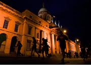 23 April 2017; Participants pass the Custom House during the Virgin Media Night Run at Spencer Dock Hotel, in Dublin. Photo by Eóin Noonan/Sportsfile