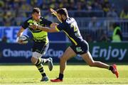 23 April 2017; Zane Kirchner of Leinster in action against Damien Penaud of ASM Clermont Auvergne during the European Rugby Champions Cup Semi-Final match between ASM Clermont Auvergne and Leinster at Matmut Stadium de Gerland in Lyon, France. Photo by Ramsey Cardy/Sportsfile