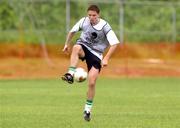 21 May 2002; Matt Holland during a Republic of Ireland squad training session at Ada Gym in Susupe, Saipan, Northern Mariana Islands. Photo by David Maher/Sportsfile
