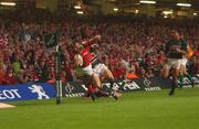25 May 2002; John O'Neill of Munster is tackled by Austin Healey of Leicester as he dives over to score a try, which was disallowed, during the Heineken Cup Final match between Leicester Tigers and Munster at the Millennium Stadium in Cardiff, Wales. Photo by Matt Browne/Sportsfile