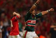 25 May 2002; Leicester's Freddie Tuilagi celebrates at the final whistle following his side's victory, in front of a disconsolate Jason Holland of Munster, during the Heineken Cup Final match between Leicester Tigers and Munster at the Millennium Stadium in Cardiff, Wales. Photo by Brendan Moran/Sportsfile
