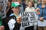 28 May 2002; Republic of Ireland supporter Alana Prior, aged 11, from Clonsilla, Dublin, protests outside FAI Headquarters in Merrion Square, Dublin, in support of Roy Keane. Photo by Ray McManus/Sportsfile