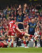 27 May 2017; Gareth Davies of Scarlets in action against Donnacha Ryan of Munster during the Guinness PRO12 Final between Munster and Scarlets at the Aviva Stadium in Dublin. Photo by Diarmuid Greene/Sportsfile