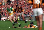 13 September 1998; Brian McEvoy of Kilkenny races clear of Hubert Rigney and Johnny Pilkington, left, of Offaly during the Guinness All-Ireland Senior Hurling Championship Final match between Kilkenny and Offaly at Croke Park in Dublin. Photo by Brendan Moran/Sportsfile