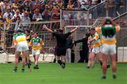 22 August 1998; Referee Jimmy Cooney blows the final whistle early at Guinness All-Ireland Hurling All-Ireland Senior Championship Semi-Final Replay match between Clare and Offaly at Croke Park in Dublin. Photo by Ray McManus/Sportsfile