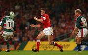 25 May 2002; Munster's Ronan O'Gara gets a pass away despite the attention of Leicester's Austin Healy during the Heineken Cup Final match between Leicester Tigers and Munster at the Millennium Stadium in Cardiff, Wales. Photo by Brendan Moran/Sportsfile