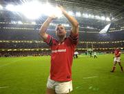 25 May 2002; Munster's John O'Neill applauds supporters following the Heineken Cup Final match between Leicester Tigers and Munster at the Millennium Stadium in Cardiff, Wales. Photo by Brendan Moran/Sportsfile