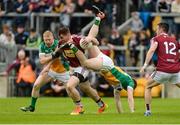 11 June 2017; Kieran Martin of Westmeath in action against Seán Pender and Niall Darby, left, of Offaly during the Leinster GAA Football Senior Championship Quarter-Final match between Offaly and Westmeath at Bord Na Móna O'Connor Park, Tullamore, in Co. Offaly. Photo by Piaras Ó Mídheach/Sportsfile