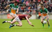 11 June 2017; Peter Cunningham of Offaly, supported by team-mate Eoin Carroll, left, gathers possession ahead of Ger Egan of Westmeath during the Leinster GAA Football Senior Championship Quarter-Final match between Offaly and Westmeath at Bord Na Móna O'Connor Park, Tullamore, in Co. Offaly. Photo by Piaras Ó Mídheach/Sportsfile