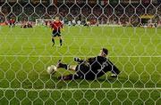 16 June 2002; Gaizka Mendieta of Spain scores the winning penalty past Republic of Ireland goalkeeper Shay Given in the penalty shoot-out of the the FIFA World Cup 2002 Round of 16 match between Spain and Republic of Ireland at Suwon World Cup Stadium in Suwon, South Korea. Photo by David Maher/Sportsfile