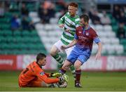 23 June 2017; Stephen McGuinness of Drogheda United, claims possession ahead of Gary Shaw of Shamrock Rovers, supported by team-mate Luke Gallagher, right, during the SSE Airtricity League Premier Division match between Shamrock Rovers and Drogheda United at Tallaght Stadium in Tallaght, Co Dublin. Photo by Piaras Ó Mídheach/Sportsfile