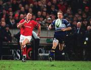 15 December 2001; John O'Neill, Munster and Denis Hickie, Leinster, race for possession. Leinster v Munster, Celtic League, Final, Lansdowne Road, Dublin. Rugby. Picture credit; Matt Browne / SPORTSFILE