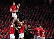 8 July 2017; Alun Wyn Jones of the British & Irish Lions takes possession in a lineout ahead of Ardie Savea of New Zealand during the Third Test match between New Zealand All Blacks and the British & Irish Lions at Eden Park in Auckland, New Zealand. Photo by Stephen McCarthy/Sportsfile