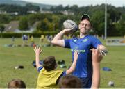 18 July 2017; Leinster's Cathal Marsh with participants during Bank of Ireland Leinster Rugby Summer Camp in Seapoint. Photo by Piaras Ó Mídheach/Sportsfile