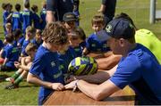 18 July 2017; Hugo Dunne, from Blackrock, gets an autograph from Leinster's Cathal Marsh during Bank of Ireland Leinster Rugby Summer Camp in Seapoint. Photo by Piaras Ó Mídheach/Sportsfile