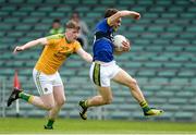 22 July 2017; Tomás Ó Sé of Kerry gets past Alan Armstrong of Leitrim during the GAA Football All-Ireland Junior Championship Semi-Final match between Kerry and Leitrim at Gaelic Grounds in Co. Limerick. Photo by Piaras Ó Mídheach/Sportsfile