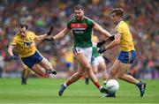 30 July 2017; Aidan O'Shea of Mayo in action against Niall Kilroy , left, and Sean Mullooly of Roscommon during the GAA Football All-Ireland Senior Championship Quarter-Final match between Mayo and Roscommon at Croke Park in Dublin. Photo by Ray McManus/Sportsfile