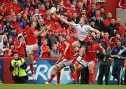 8 April 2012; Felix Jones, Munster, contests a high ball with Andrew Trimble, Ulster. Heineken Cup Quarter-Final, Munster v Ulster, Thomond Park, Limerick. Picture credit: Diarmuid Greene / SPORTSFILE