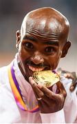 4 August 2017; Mo Farah of Great Britain with his gold medal after winning the final of the Men's 10,000m event during day one of the 16th IAAF World Athletics Championships at the London Stadium in London, England. Photo by Stephen McCarthy/Sportsfile