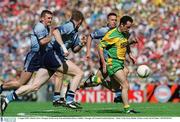 5 August 2002; Damien Diver, Donegal, breaks away from the Dublin defence. Dublin v Donegal, All Ireland Football Quarter - Final, Croke Park, Dublin. Picture credit; David Maher / SPORTSFILE