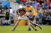 22 April 2012; Michael Fennelly, Kilkenny, in action against Patrick Donnellan, Clare. Allianz Hurling League Division 1A Semi-Final, Kilkenny v Clare, Semple Stadium, Thurles, Co. Tipperary. Picture credit: Stephen McCarthy / SPORTSFILE