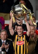 6 May 2012; Kilkenny captain Eoin Larkin lifts the cup. Allianz Hurling League Division 1 Final, Kilkenny v Cork, Semple Stadium, Thurles, Co. Tipperary. Picture credit: Stephen McCarthy / SPORTSFILE