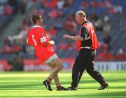 25 August 2002; Cork manager Larry Tompkins speaks with Eoin Sexton during the Bank of Ireland All-Ireland Senior Football Championship Semi-Final match between Kerry and Cork at Croke Park in Dublin. Photo by Brian Lawless/Sportsfile
