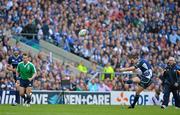 19 May 2012; Jonathan Sexton, Leinster, kicks a penalty. Heineken Cup Final, Leinster v Ulster, Twickenham Stadium, Twickenham, England. Picture credit: Diarmuid Greene / SPORTSFILE