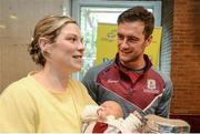 4 September 2017; Anita Lally and her daughter Grace, from Galway, with Galway captain David Burke during the All-Ireland Hurling Champions visit to Our Lady's Children's Hospital in Crumlin, Dublin. Photo by Piaras Ó Mídheach/Sportsfile