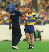 8 September 2002; Clare manager Cyril Lyons speaks with James O'Connor prior to the Guinness All-Ireland Senior Hurling Championship Final match between Kilkenny and Clare at Croke Park in Dublin. Photo by Aoife Rice/Sportsfile
