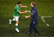 5 September 2017; Wes Hoolahan of Republic of Ireland shakes hands with manager Martin O'Neill after he was substituted in the second half during the FIFA World Cup Qualifier Group D match between Republic of Ireland and Serbia at the Aviva Stadium in Dublin. Photo by Stephen McCarthy/Sportsfile