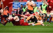 9 September 2017; Shaun Venter of Cheetahs is tackled by Duncan Williams, left, and Liam O’Connor of Munster during the Guinness PRO14 Round 2 match between Munster and Cheetahs at Thomond Park in Limerick. Photo by Diarmuid Greene/Sportsfile