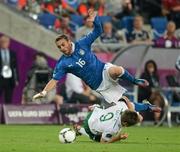 18 June 2012; Daniele De Rossi, Italy, is tackled by Kevin Doyle, Republic of Ireland. EURO2012, Group C, Republic of Ireland v Italy, Municipal Stadium Poznan, Poznan, Poland. Picture credit: David Maher / SPORTSFILE