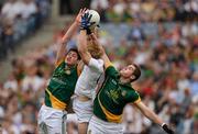 1 July 2012; Tomás O'Connor, Kildare, in action against Conor Gillespie, left, and Bryan Menton, Meath. Leinster GAA Football Senior Championship Semi-Final, Meath v Kildare, Croke Park, Dublin. Picture credit: Ray McManus / SPORTSFILE