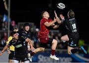 22 September 2017; Andrew Conway of Munster in action against Finn Russell of Glasgow Warriors during the Guinness PRO14 Round 4 match between Glasgow Warriors and Munster at Scotstoun Stadium in Glasgow. Photo by Rob Casey/Sportsfile