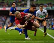 7 October 2017; Keith Earls of Munster scores his second and his side's third try during the Guinness PRO14 Round 6 match between Leinster and Munster at the Aviva Stadium in Dublin. Photo by Brendan Moran/Sportsfile