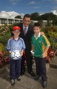 20 August 2002; Sligo's Eamonn O'Hara, who was presented with the Vodafone GAA Player of the Month award for July, pictured with stars of the future Vincent Feeney, Dungiven, Co. Derry and Darren Cunningham, Carrickmacross, Co. Monaghan in the Sligo Park Hotel. Sligo. Football. Picture credit; Ray McManus / SPORTSFILE *EDI*