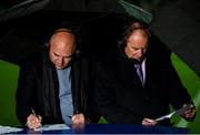 20 October 2017; Former St Patrick's Athletic managers Johnny McDonnell and Brian Kerr, right, examine the team sheets prior to the SSE Airtricity League Premier Division match between St Patrick's Athletic and Cork City at Richmond Park in Dublin. Photo by Stephen McCarthy/Sportsfile
