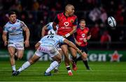 21 October 2017; Simon Zebo of Munster passes the ball behind his back to team mate Keith Earls as he is tackled by Pat Lambie of Racing 92 during the European Rugby Champions Cup Pool 4 Round 2 match between Munster and Racing 92 at Thomond Park in Limerick. Photo by Brendan Moran/Sportsfile