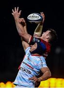 21 October 2017; Peter O’Mahony of Munster wins possession in a lineout ahead of Wenceslas Lauret of Racing 92 during the European Rugby Champions Cup Pool 4 Round 2 match between Munster and Racing 92 at Thomond Park in Limerick. Photo by Diarmuid Greene/Sportsfile